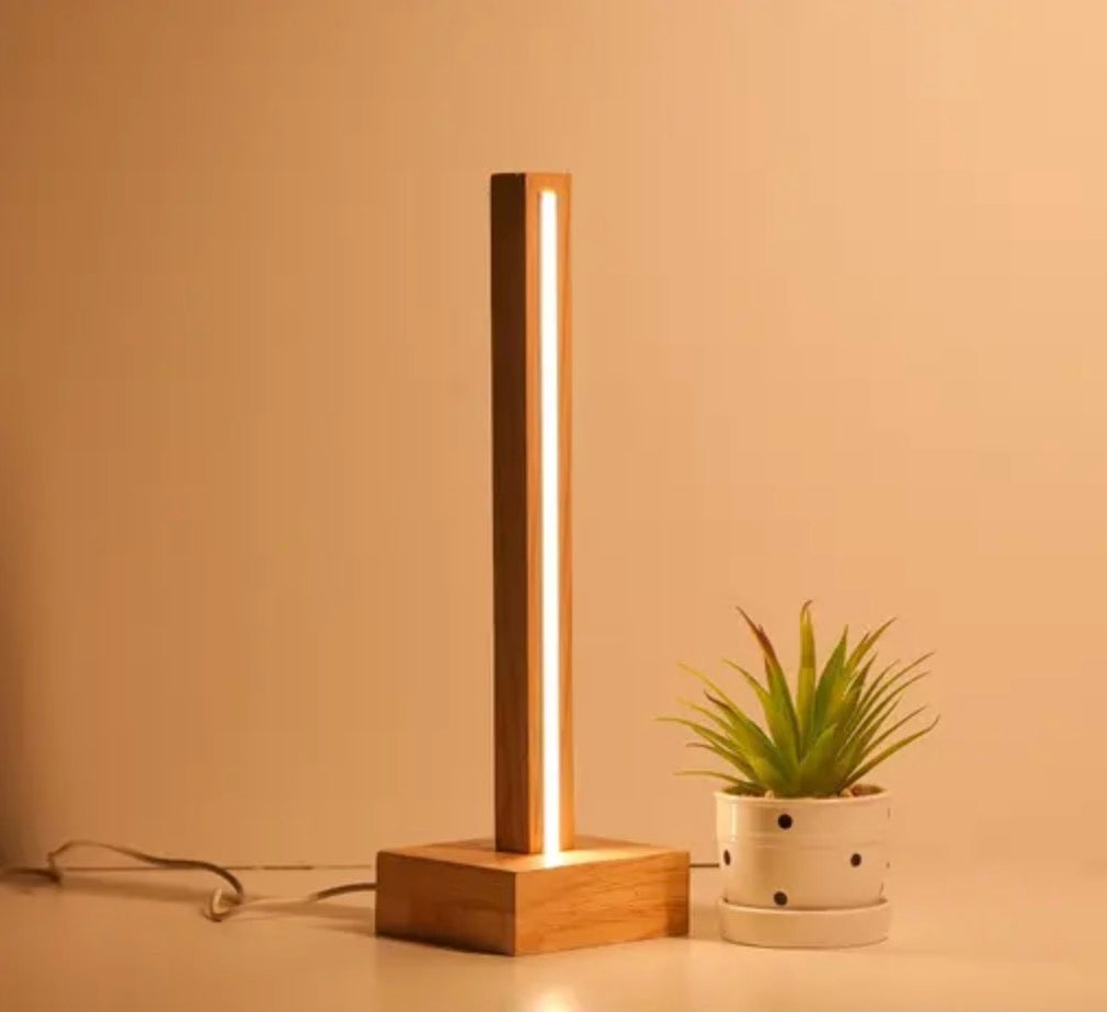 Elegant Pinewood Table Lamp